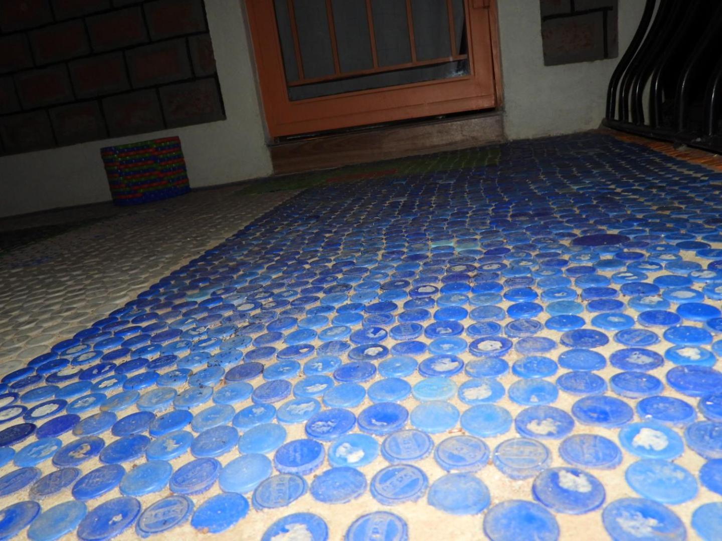 Plastic Bottles House Entebbe Buitenkant foto