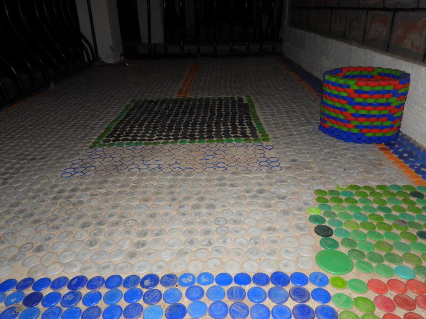 Plastic Bottles House Entebbe Buitenkant foto